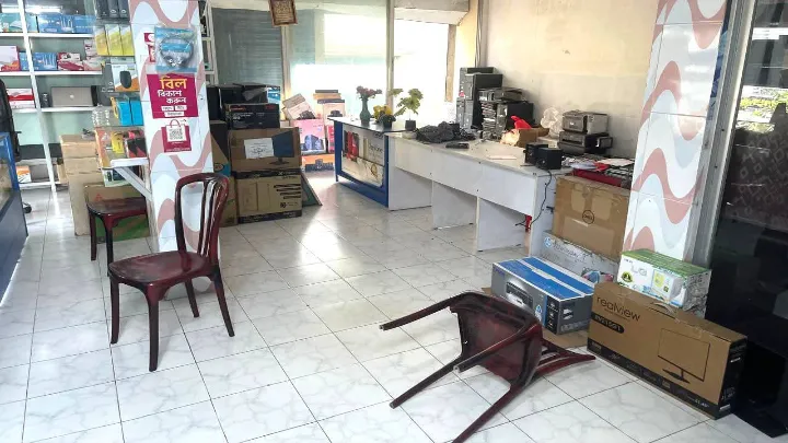 লক্ষ্মীপুরে ড্যাবের সভাপতি কর্তৃক ভাড়াটিয়ার দোকান ভাঙচুর ও মারধর